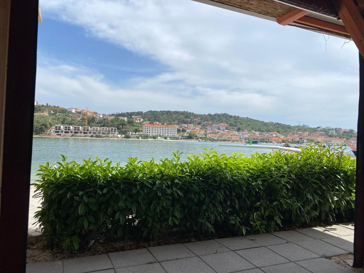 Apartamento Small Private House With A Terrace In Trogir Exterior foto